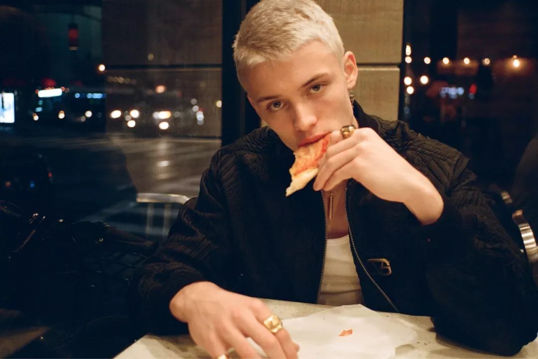 大二学生感染hiv，家人的温暖让他重拾希望！