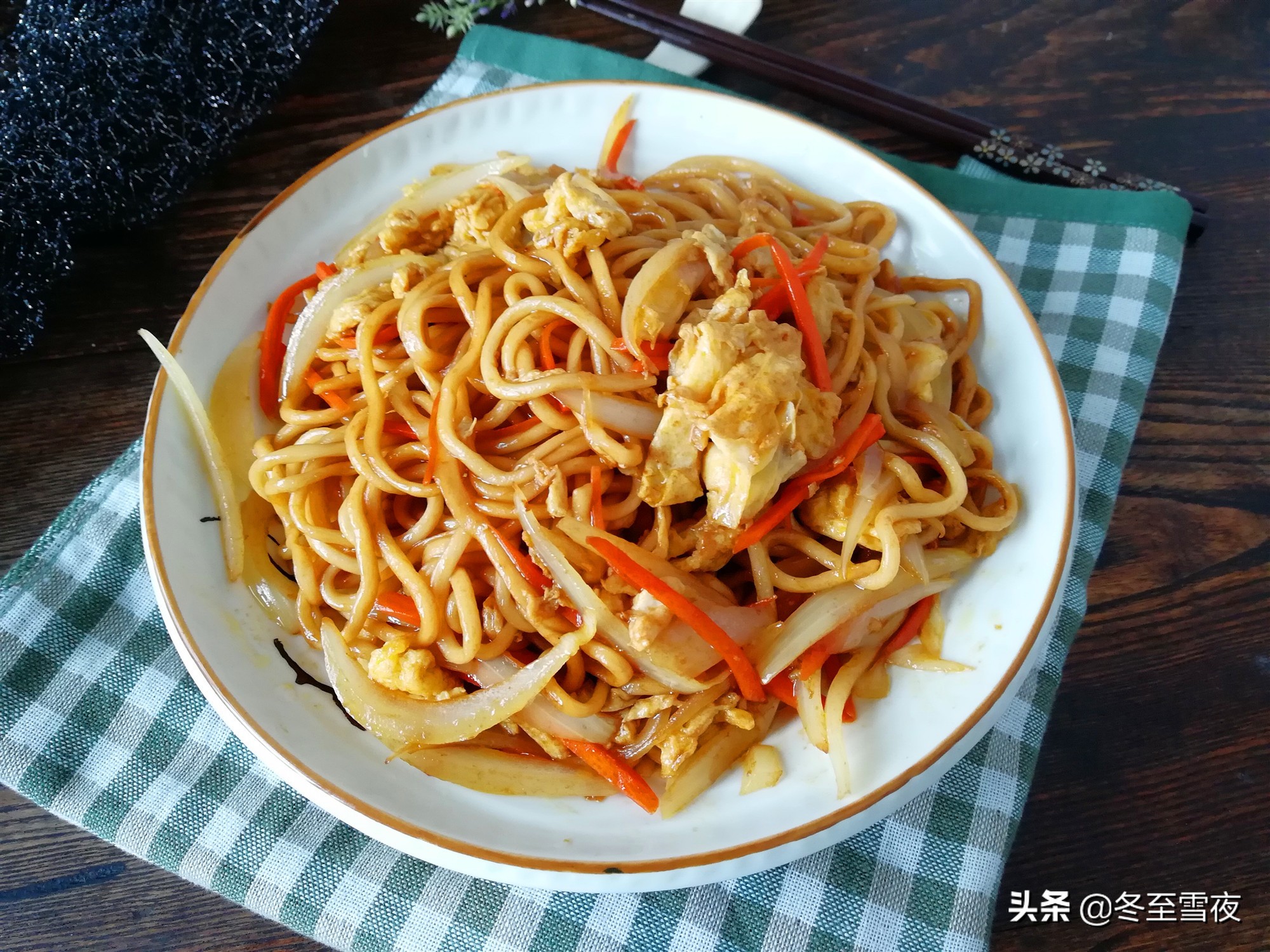 炒面面条怎么做视频,炒粉炒面怎么做不粘锅还炒不成形