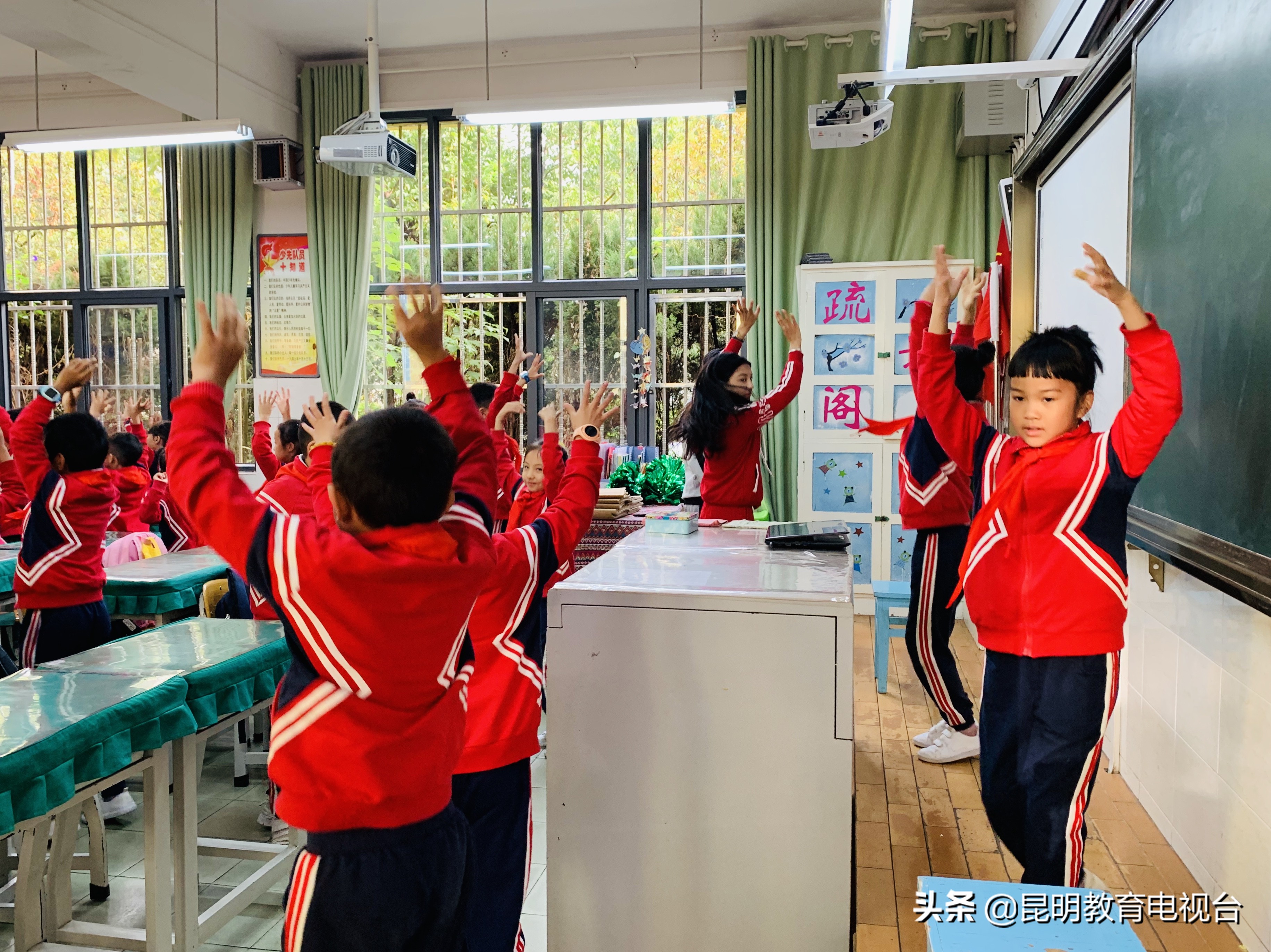 花园小学最美大课间,金康园小学特点大课间活动