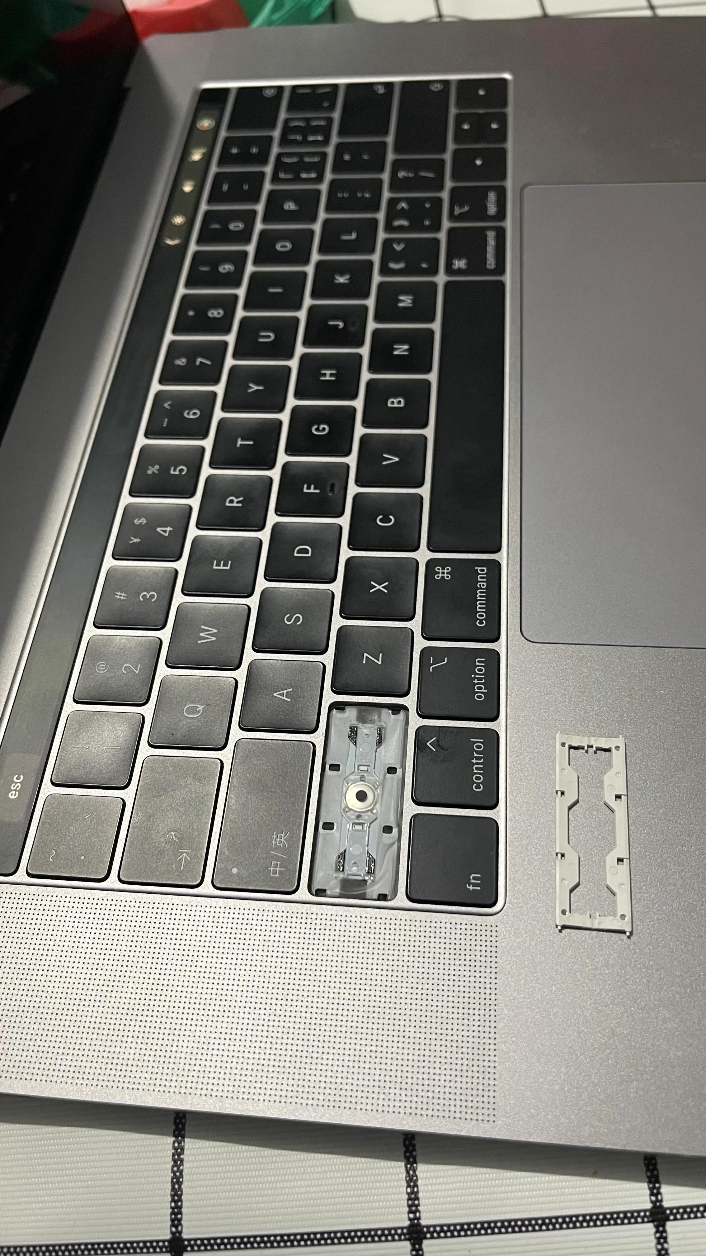 我一天天心怎么这么大呢。买了个二手苹果本这下完犊子了，不充电