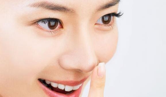 鼻子容易长黑头最有效的缓解方法,鼻子上长黑头怎么消除最简单方法