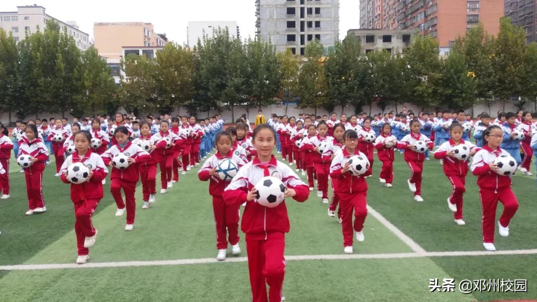 邓州市花洲实验小学足球队,新圃街小学足球操比赛