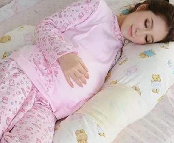 准妈们必须知道孕期正确睡姿详解,孕妇怎样的睡姿最舒服对胎儿好