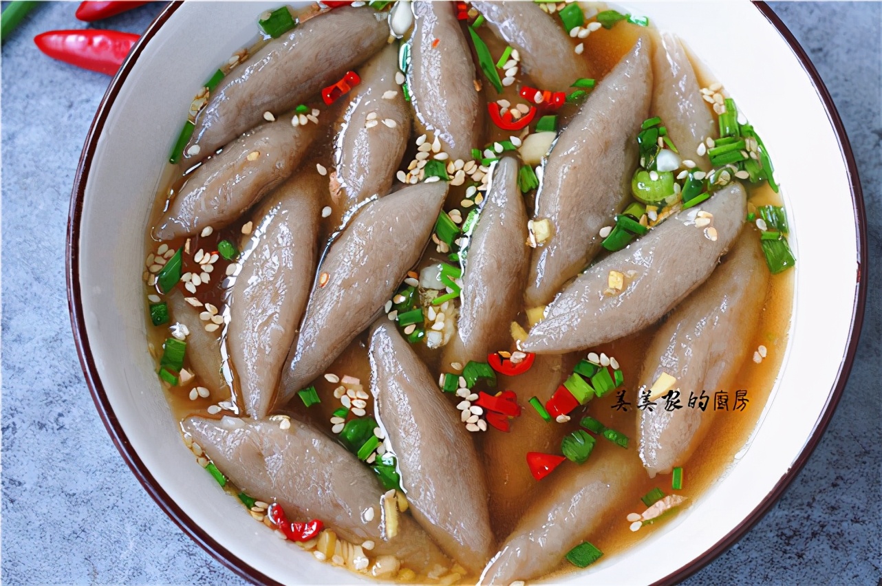 天热吃饺子，不如煮鱼鱼，不用面粉柔软Q弹，儿子一口气吃两碗