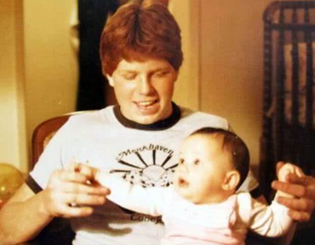 梅根哥哥又惹祸！和梅根替身拍广告，顺走女王王冠，或惹怒王室