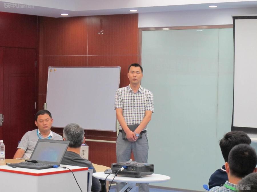 山猫滑移装载机最高能升多少米,山猫滑移装载机算什么机种