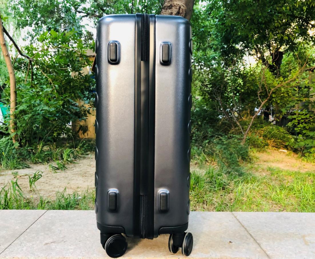 小米20寸行李箱能装多少东西,小米90分行李箱钛金灰20寸