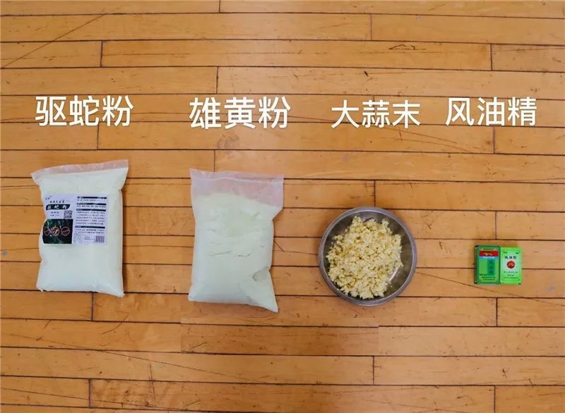 科学家试验被蛇吞,被蛇吞自救实验