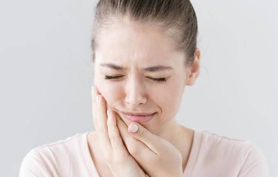 熬夜引起牙龈肿痛怎么快速消肿,熬夜牙龈肿痛怎么办