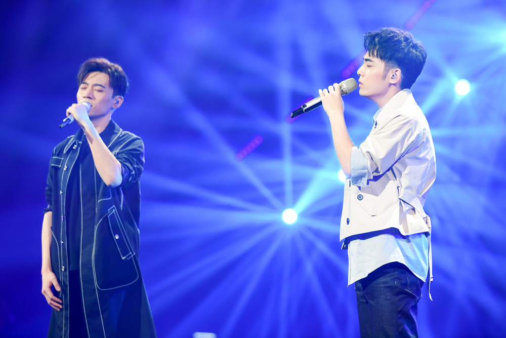 张英席和刘岩谁厉害,声入人心张英席和刘岩