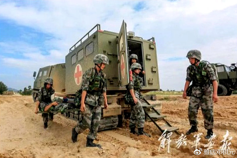 铰接式履带全地形车,中国最新款蟒式履带军用全地形车