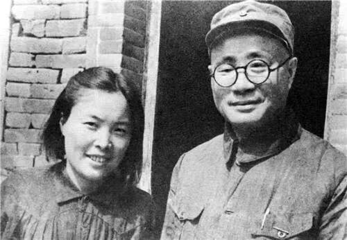 汪荣华：19岁嫁给*伯承刘**，后生7个子女，照顾重病刘帅13年