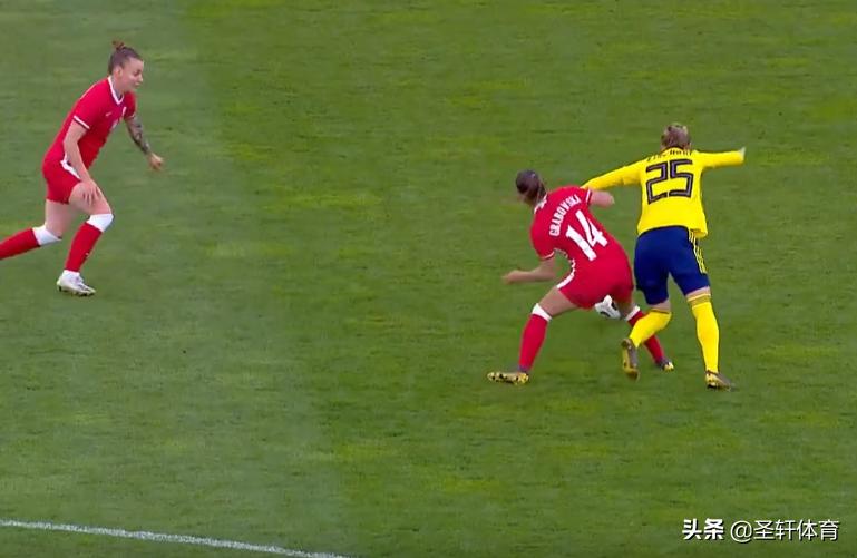 4-2！奥运亚军踢疯了，6分钟连入2球，世界第1小组出线形势不利