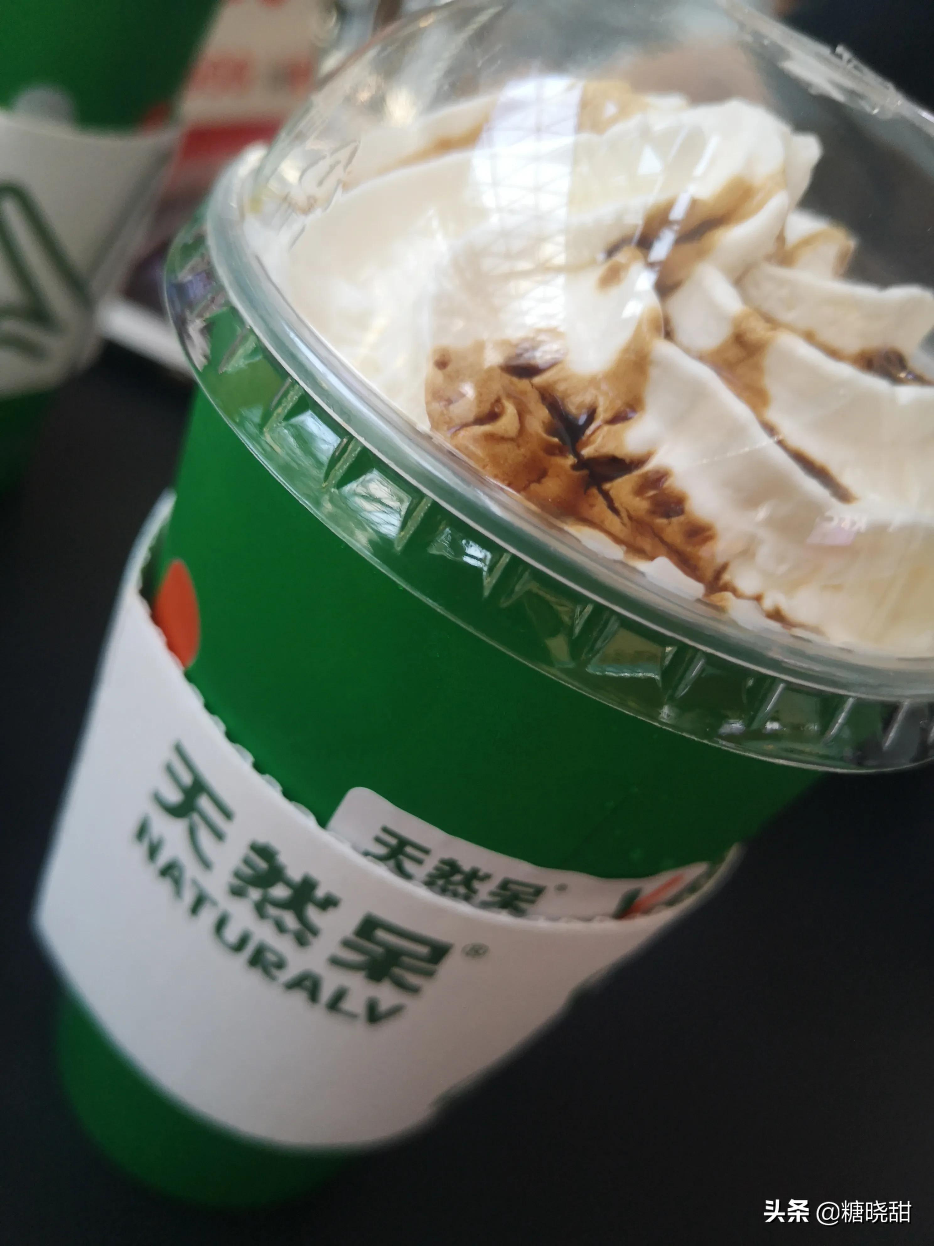 关晓彤奶茶店网红探店,大logo探店关晓彤奶茶店