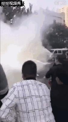 新郎逃婚被撞成重伤,闹婚新郎被闹得高速上悲剧