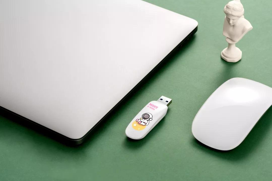 宇航太空人，萌趣可爱，台电上新大白宇航员款U盘