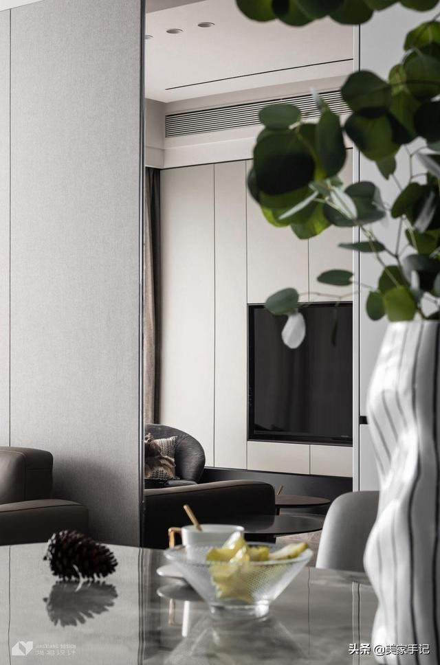 深圳夫妇123㎡的家，坚持电视柜打满柜子，效果不是一般的大气