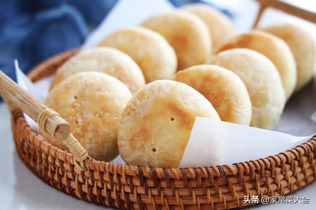 绿豆饼圆的厚的外皮像炸过一样,外皮软糯的绿豆饼10个的做法