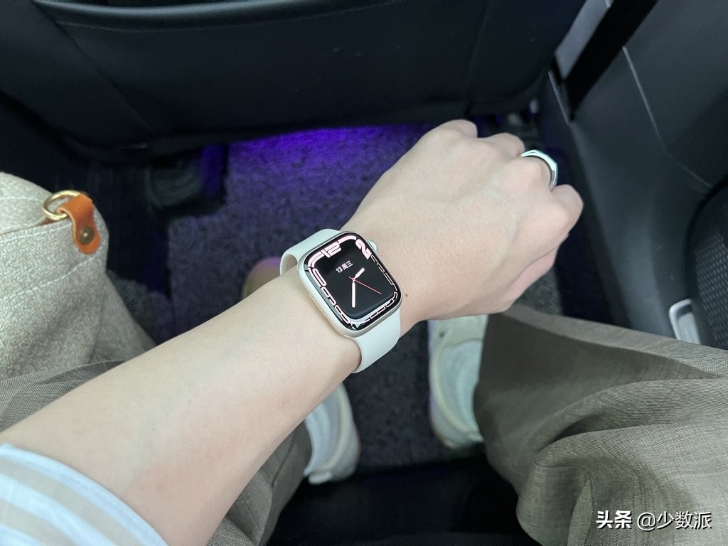applewatchseries7银色和黑色怎么选,watchseries741mm和45mm续航
