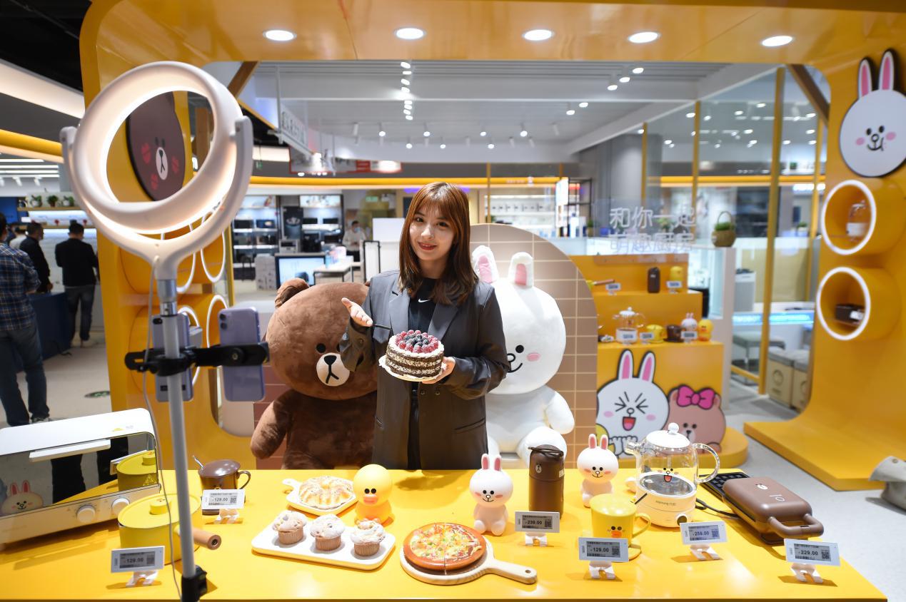 立足双循环注入新动能，“而立”苏宁频获新华社、央视点赞