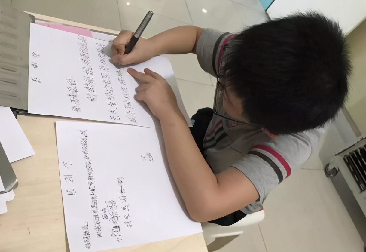 小学课本容易写错笔画的字,小学最易写错笔画的字