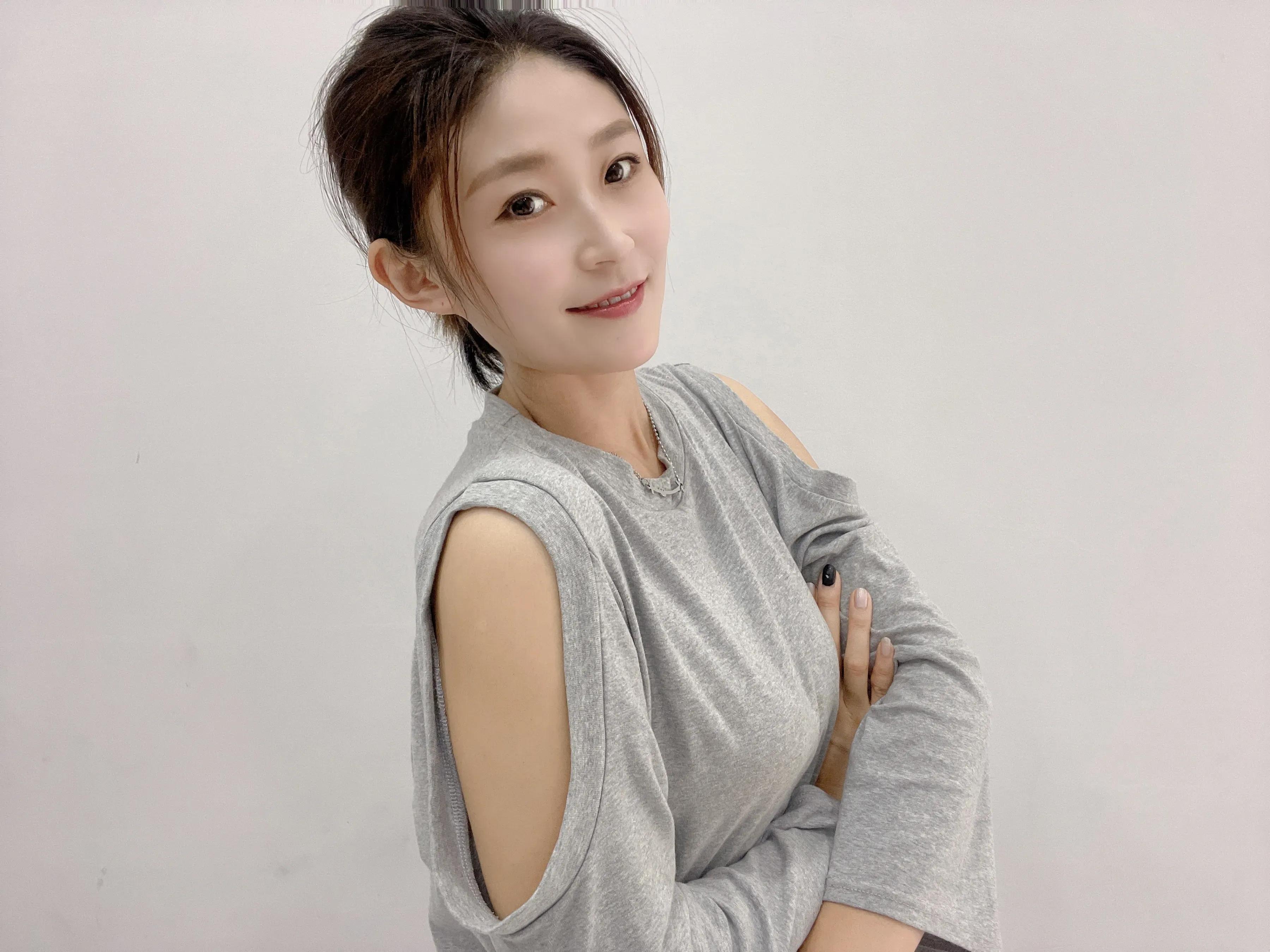 从小跟在我屁股后面的跟屁虫，她最后成了我的妻子