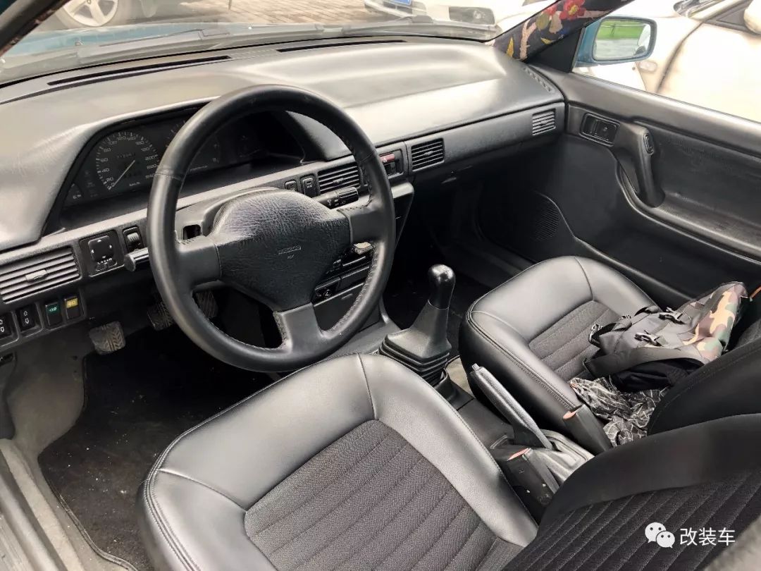 哪年的马自达323有尾翼,马自达323贯串式尾灯是哪一款