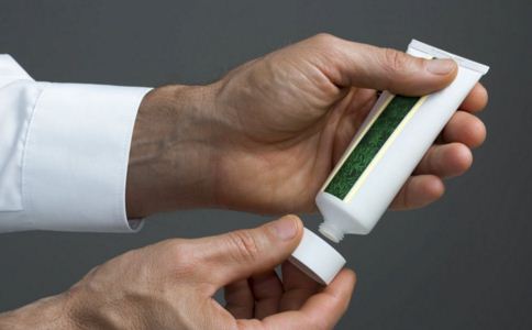 头皮上银屑病头屑洗不干净怎么办,头屑满天飞怎么治疗