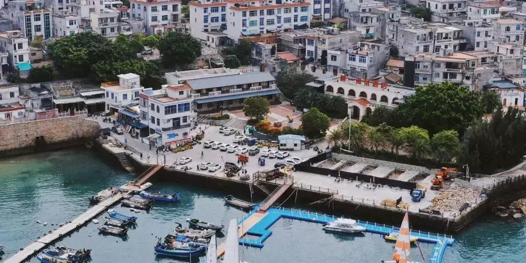 珠海玻璃天空之镜,珠海天空之镜跟日月贝近吗