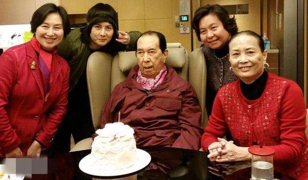 窦骁是何超莲第几个男朋友,窦骁将女友何超莲宠出新高度