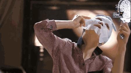 皮肤干燥暗沉长痘闭口,脸上的三角区老是长痘起干皮