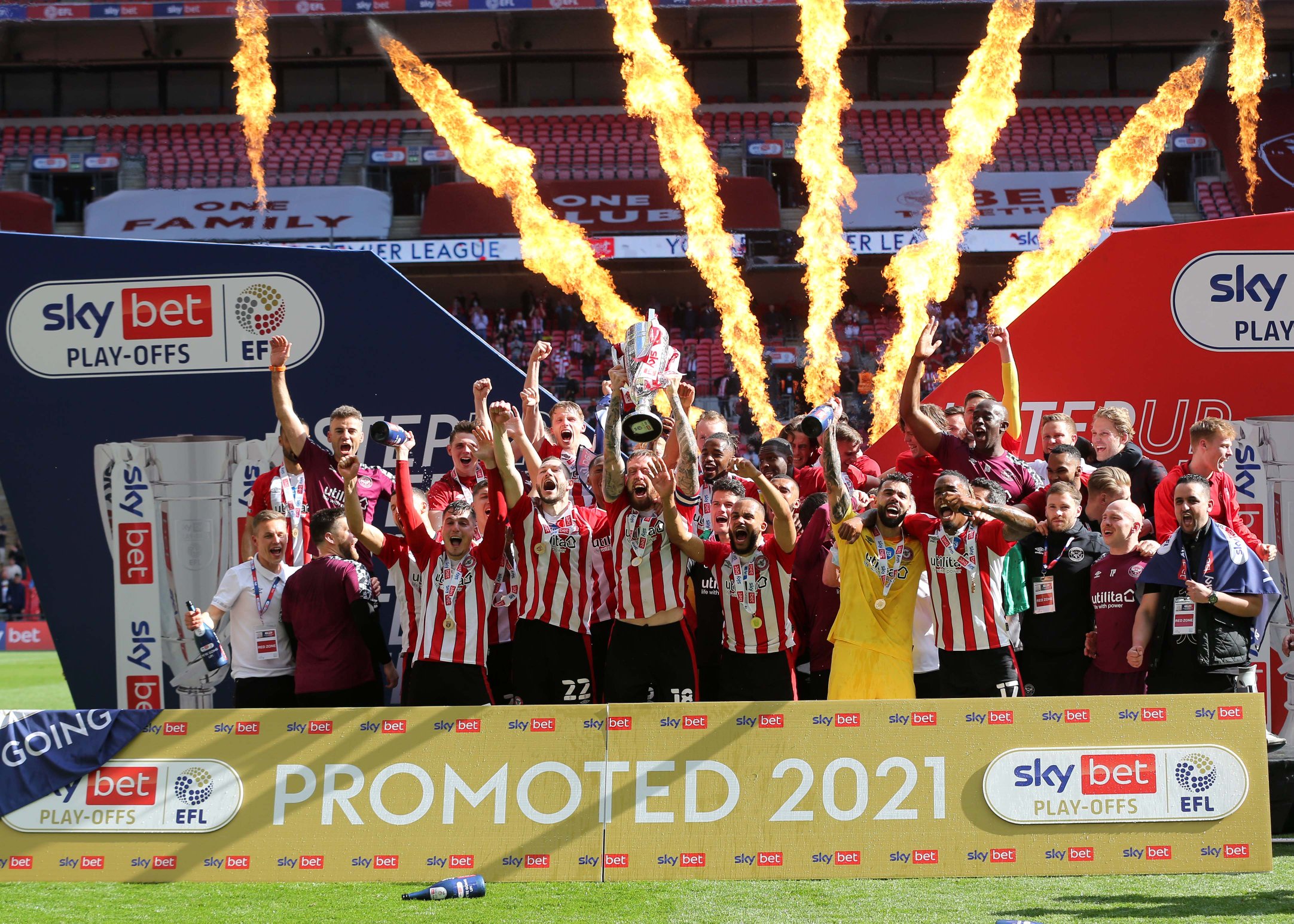 伦敦小球会首次升级英超“疯子少帅”一战成名