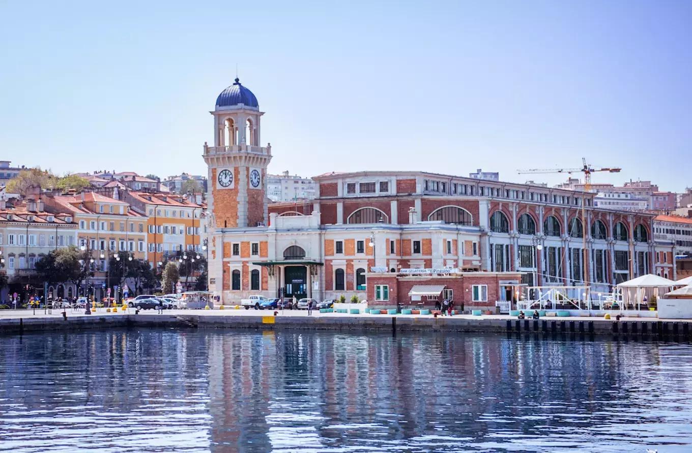 环球蜜月的小两口，免费上了一座价值8亿欧元的邮轮