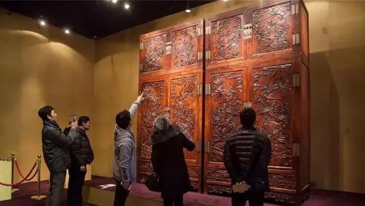 30万买的洋沙发两年后卖了800义乌老板终于知道为何要选红木家具