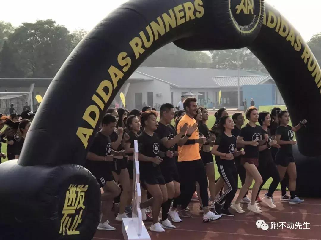 和贝克汉姆在球场上正面交锋,和贝克汉姆踢球是什么体验