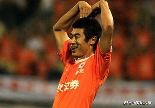 绿茵场上的庆祝动作,绿茵场上庆祝动作