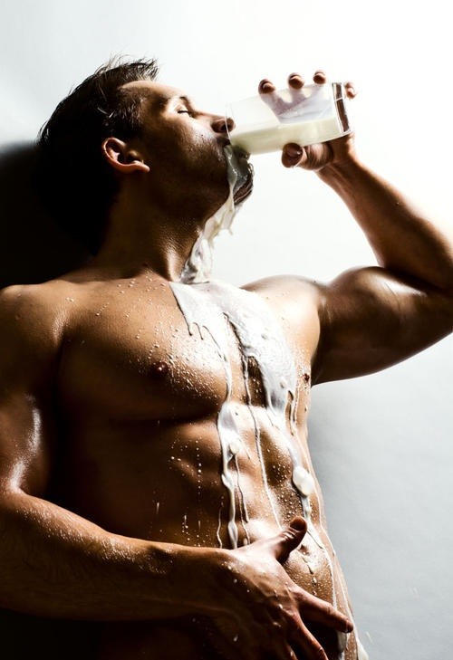 全脂牛奶和脱脂牛奶哪个适合健身,健身哪种脱脂牛奶最好