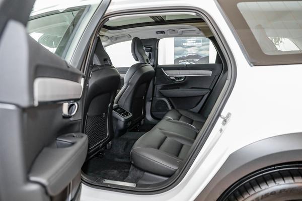 2019款沃尔沃旅行车v90第一视角,沃尔沃v90旅行车跨界版是什么意思