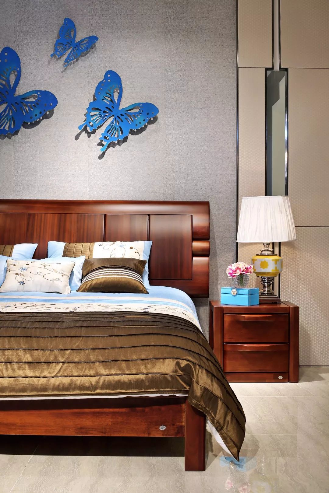 实木大床好用吗,买实木大床要注意什么