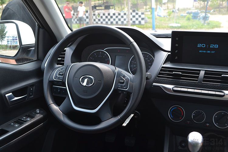 19款长城皮卡风骏7越野视频,中国生产的6驱皮卡