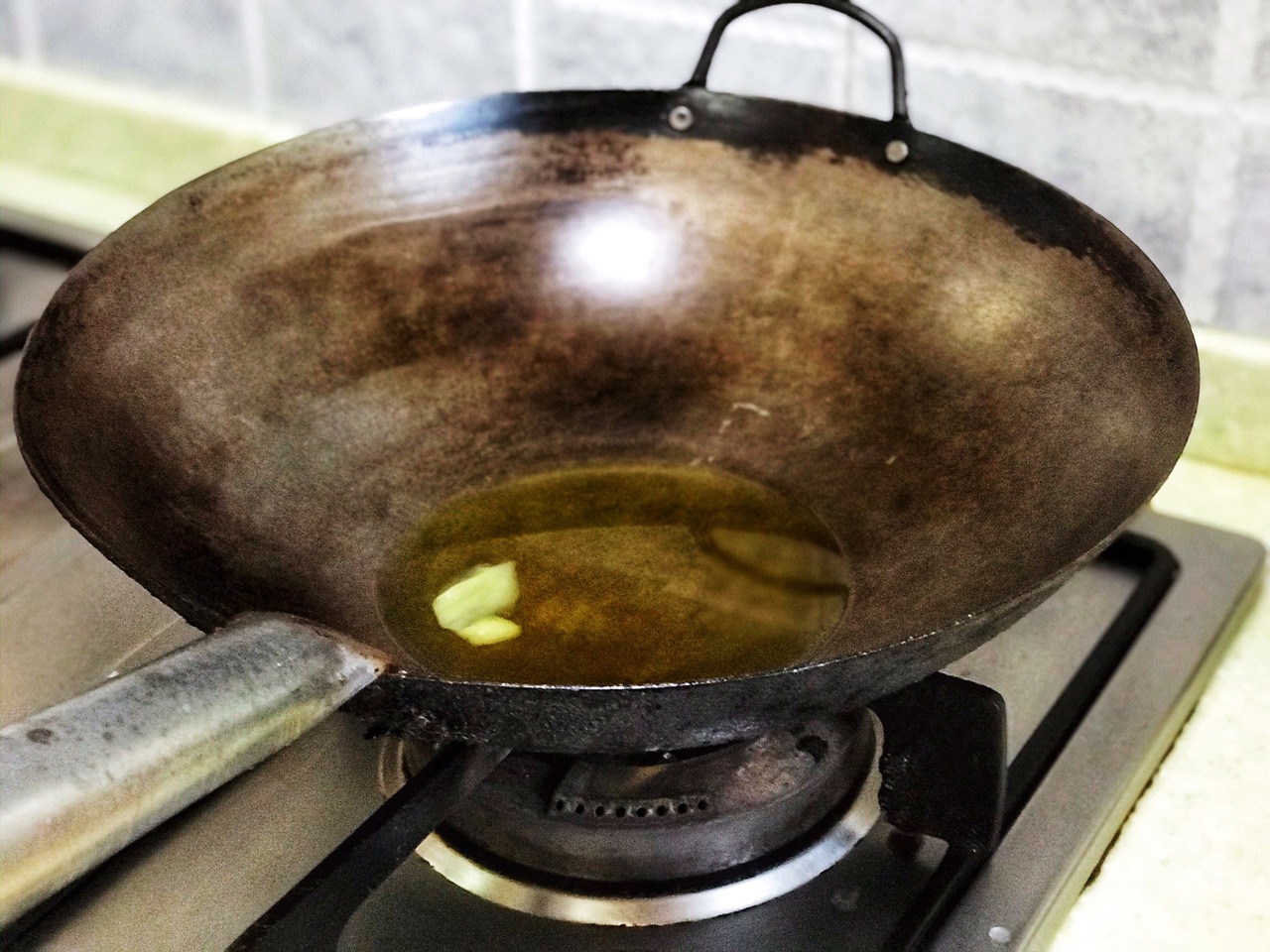 电饭锅土豆腊肠焖饭不用炒,腊肠土豆饭最正宗做法