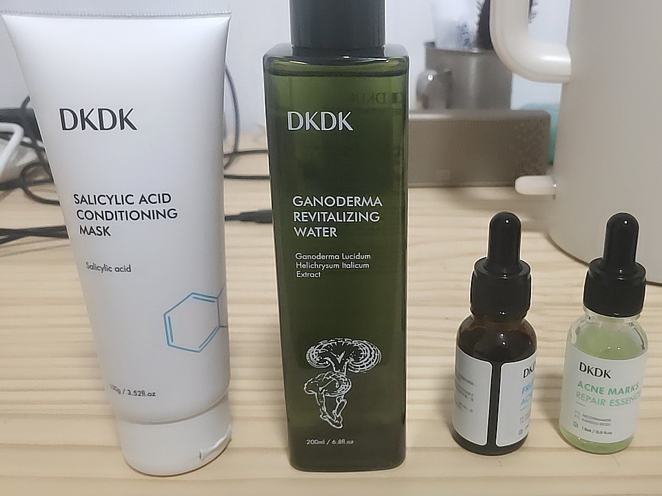 男生护肤的正确步骤学生党油皮,把脸变得光滑要用到哪些护肤品