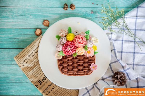 生日蛋糕裱花教程简单视频,生日蛋糕裱花的配方及制作