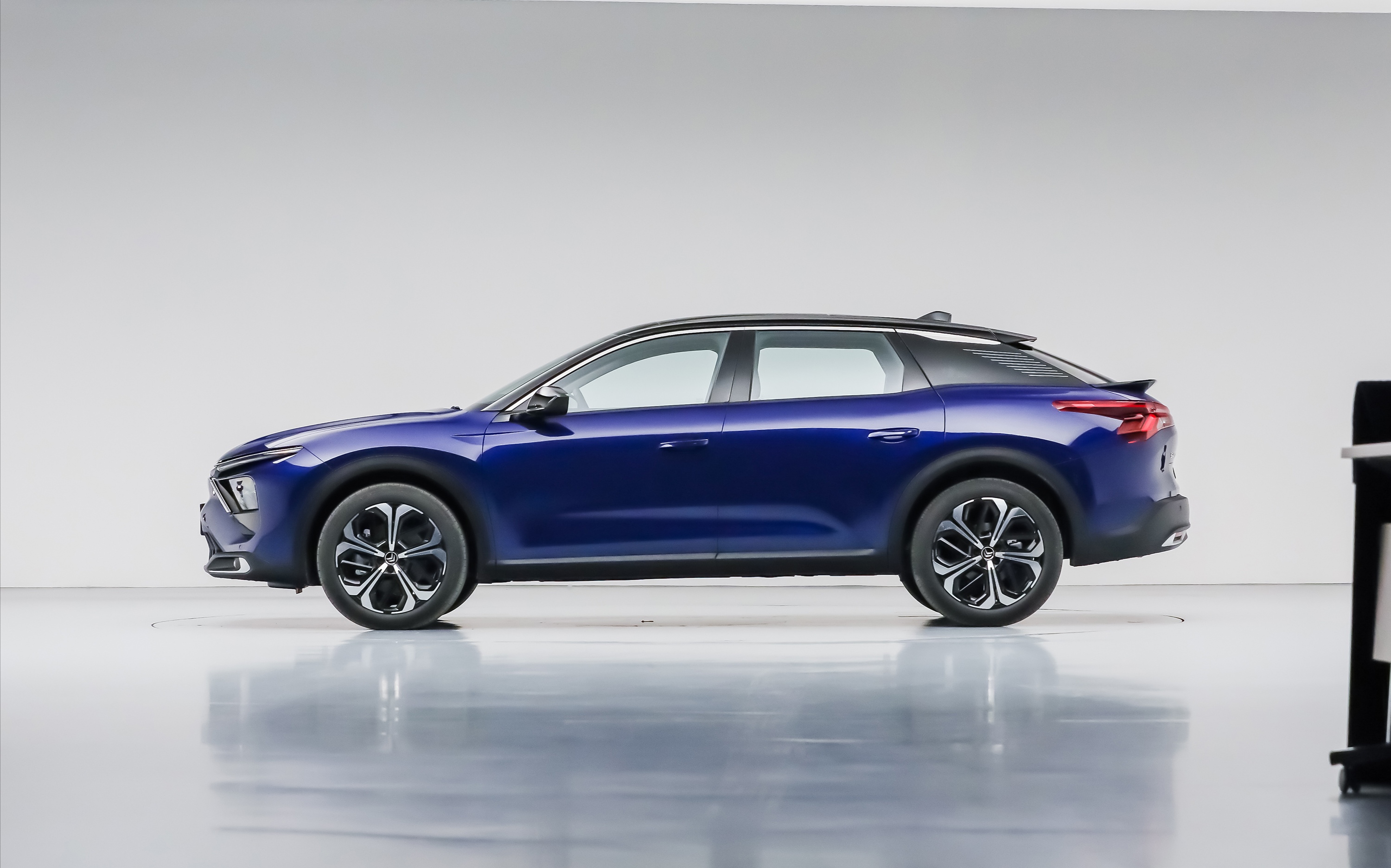 凡尔赛c5x哪款车最值得购买,自驾游旅行车哪个最好