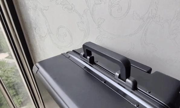 地平线8号行李箱24寸什么颜色好看,地平线8号行李箱和90分行李箱测评