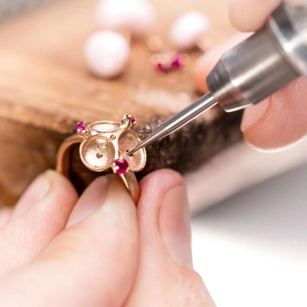 天性“不可再生”的高级珠宝，正在努力化身环保新贵