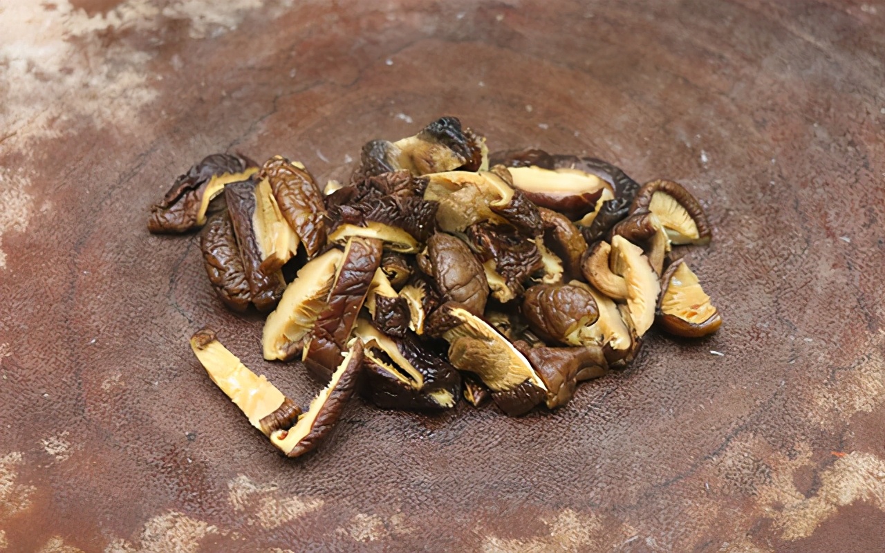 热门黄焖鸡这样做鲜嫩不柴,美味黄焖鸡简单易做又下饭