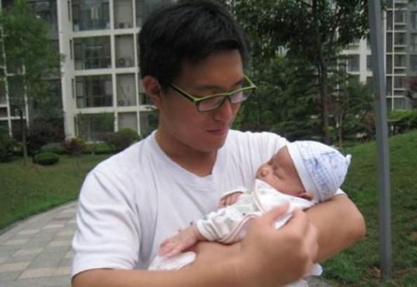 班主任喜得贵子，小学生帮助起名想象力超群，网友：起名“鬼才”