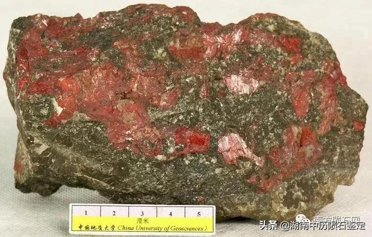 月球陨石与地球矿石的区别,月球陨石和矿石有什么区别