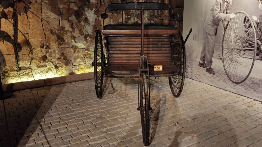 奔驰一号是世界上第一辆汽车吗,人生第一辆车奔驰s级